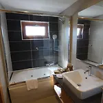 Olira Boutique Hotel&spa מלון