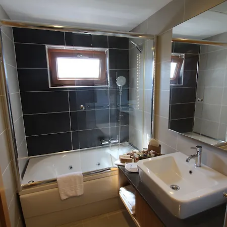 Olira Boutique Hotel&spa מלון