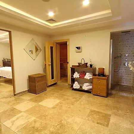 Olira Boutique Hotel&spa מלון